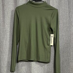 No Boundaries Green Long Sleeve Top💚🍀